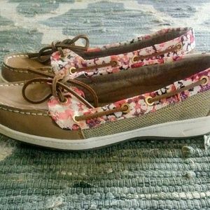 Women's floral boat shoes